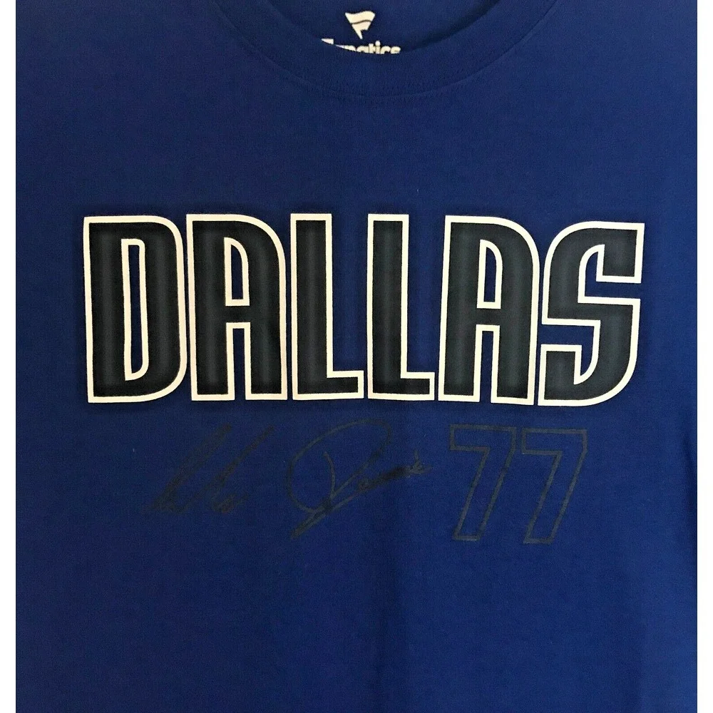 NWT Luka Doncic 77 Dallas Mavericks T-Shirt Mens Medium Blue Facsimile Autograph